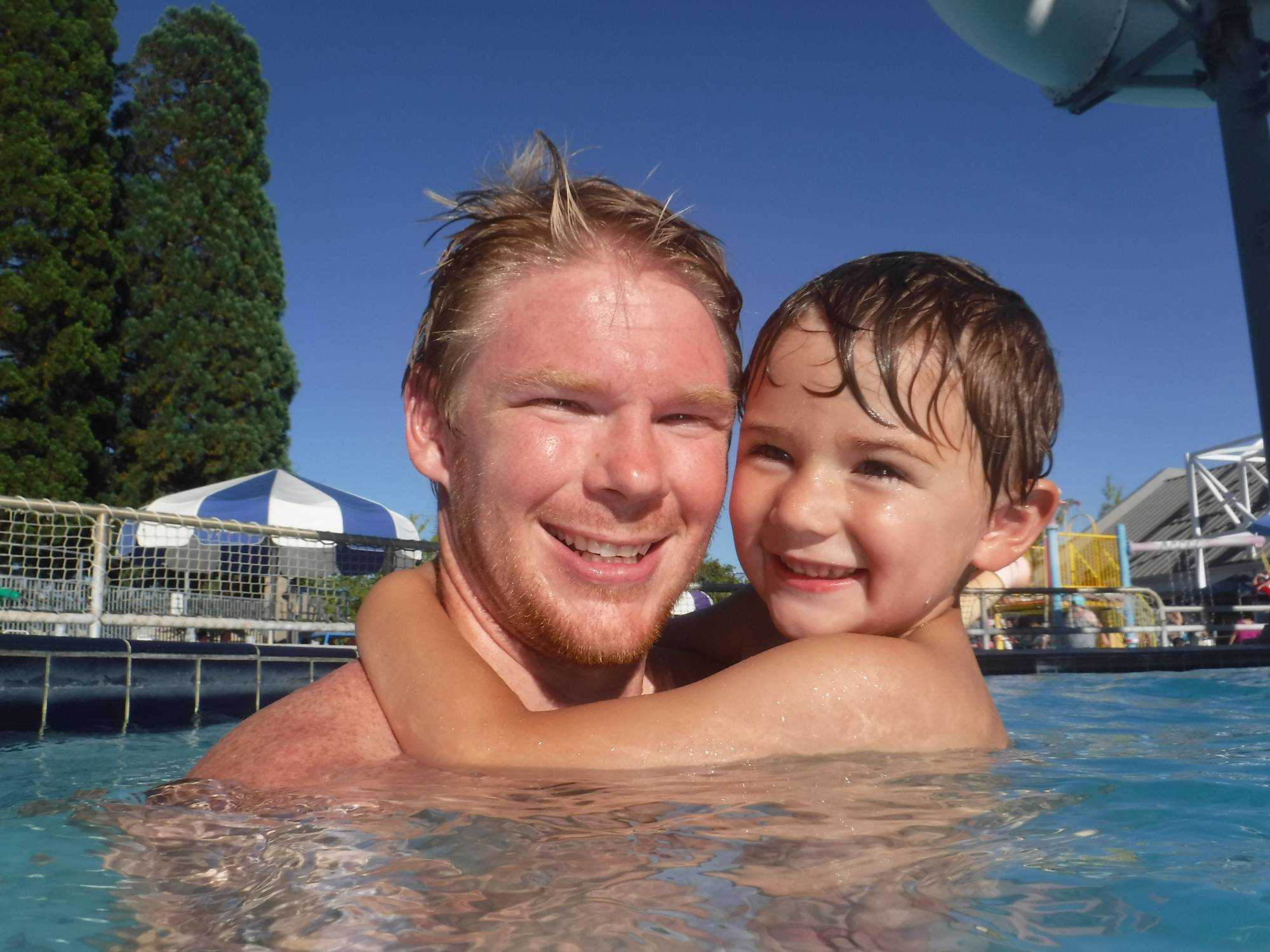 zeth with son swimming